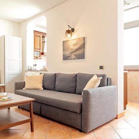 Cozy Retreat In Coastal Livorno Apartment Bagian luar foto