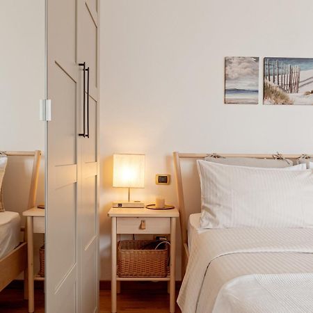 Cozy Retreat In Coastal Livorno Apartment Bagian luar foto