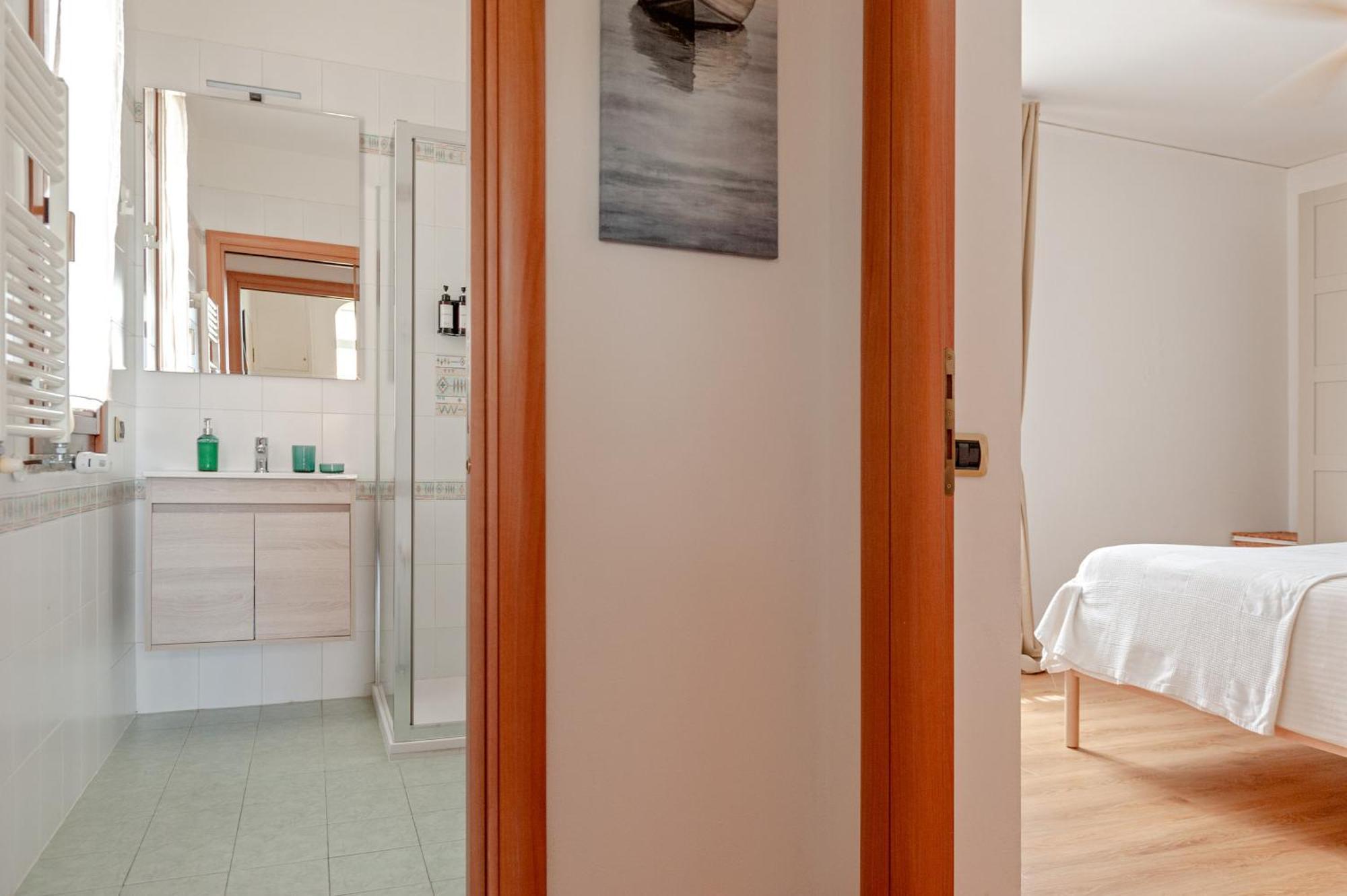 Cozy Retreat In Coastal Livorno Apartment Bagian luar foto