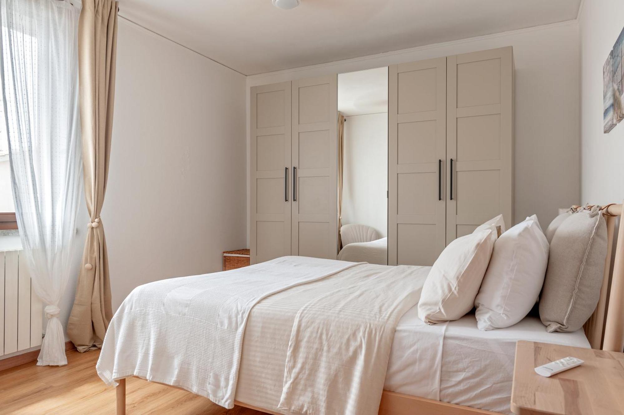 Cozy Retreat In Coastal Livorno Apartment Bagian luar foto