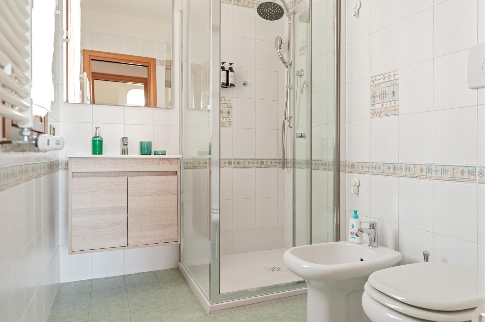 Cozy Retreat In Coastal Livorno Apartment Bagian luar foto