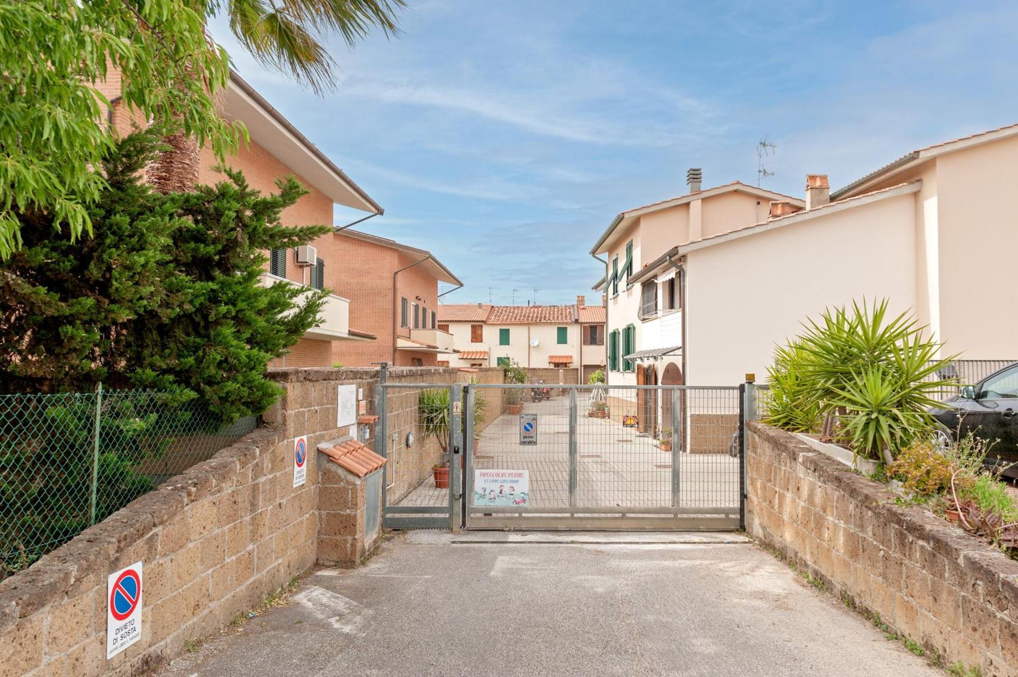 Cozy Retreat In Coastal Livorno Apartment Bagian luar foto
